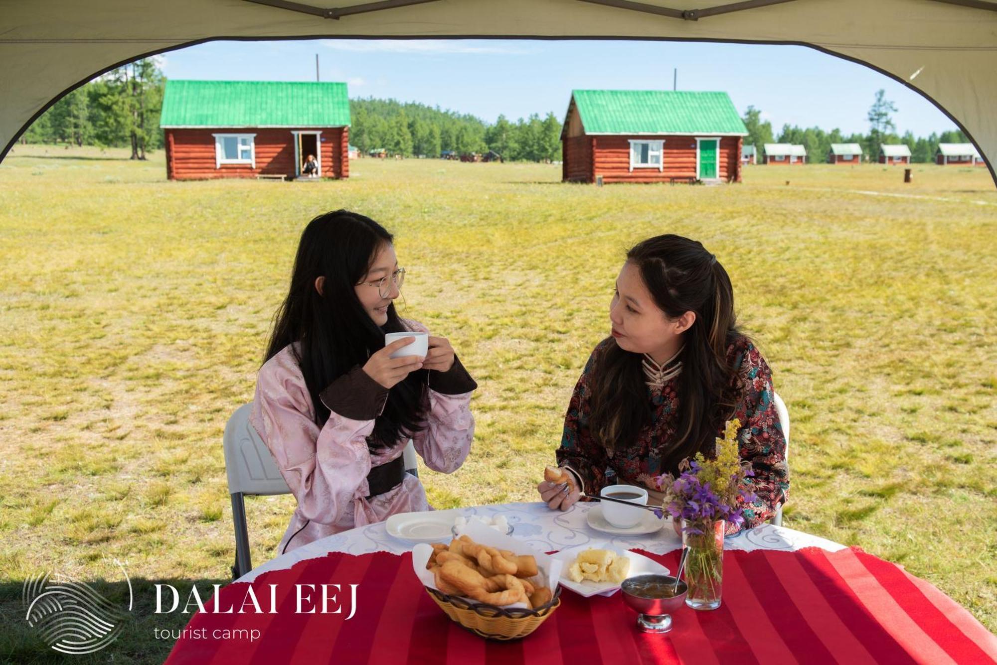 Dalai Eej Resort On Pristine Khuvsgul Lake Khyaktil Exterior photo